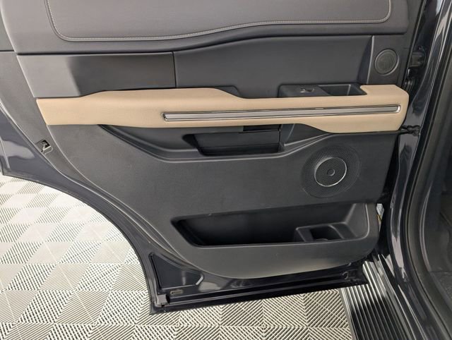 Used 2024 Ford Expedition Limited image 31