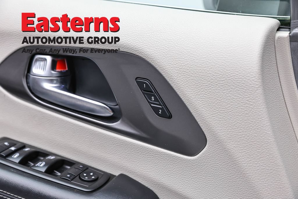 Used 2023 Chrysler Pacifica Touring-L FWD image 21