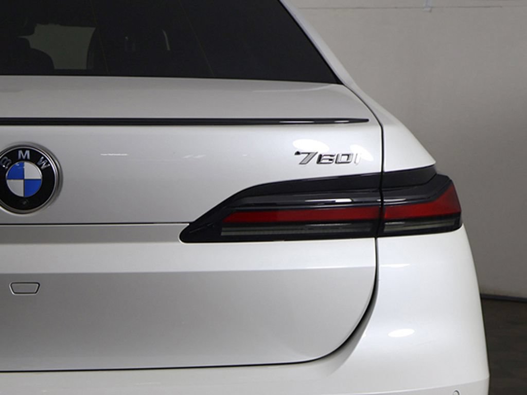 Used 2023 BMW 760i xDrive AWD/4WD image 21