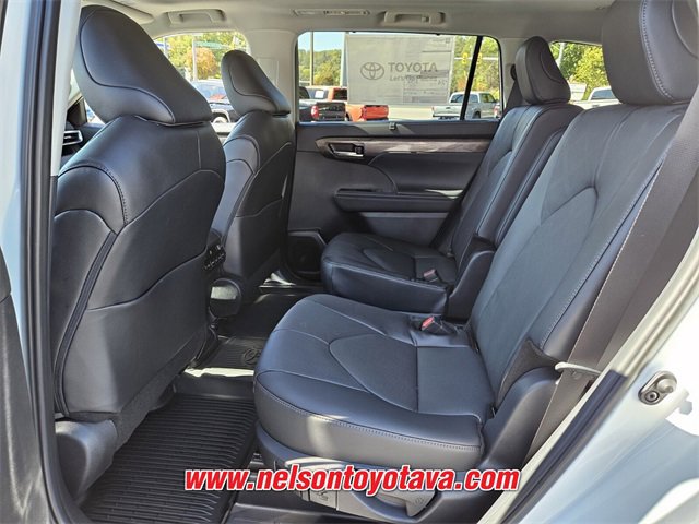 New 2026 Toyota Highlander Platinum image 6
