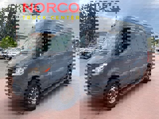 Used 2019 Mercedes-Benz Sprinter 144 image 4