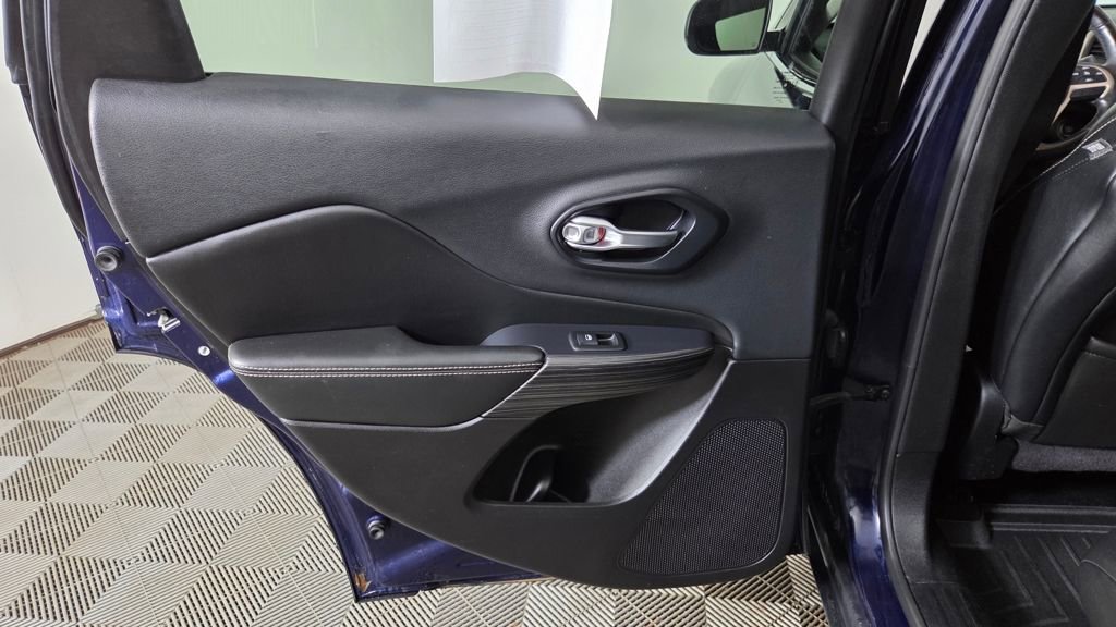 Used 2015 Jeep Cherokee Limited image 30