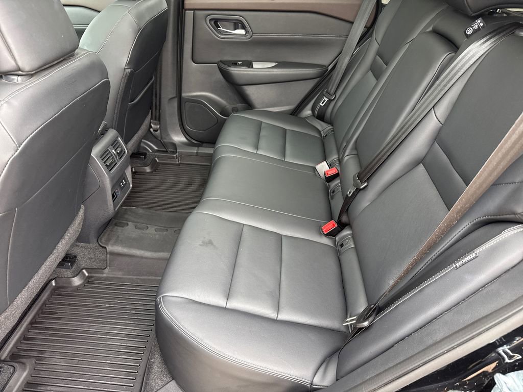Used 2023 Nissan Rogue SL w/ SL Premium Package image 17
