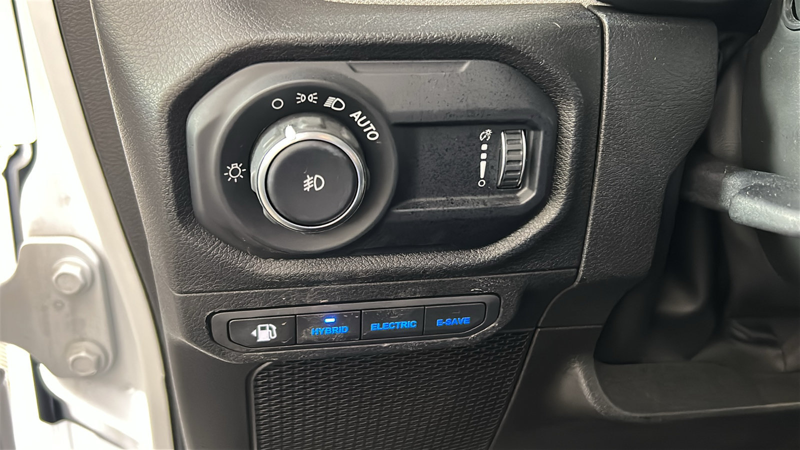 Used 2024 Jeep Wrangler Unlimited w/ Convenience Group AWD/4WD image 23