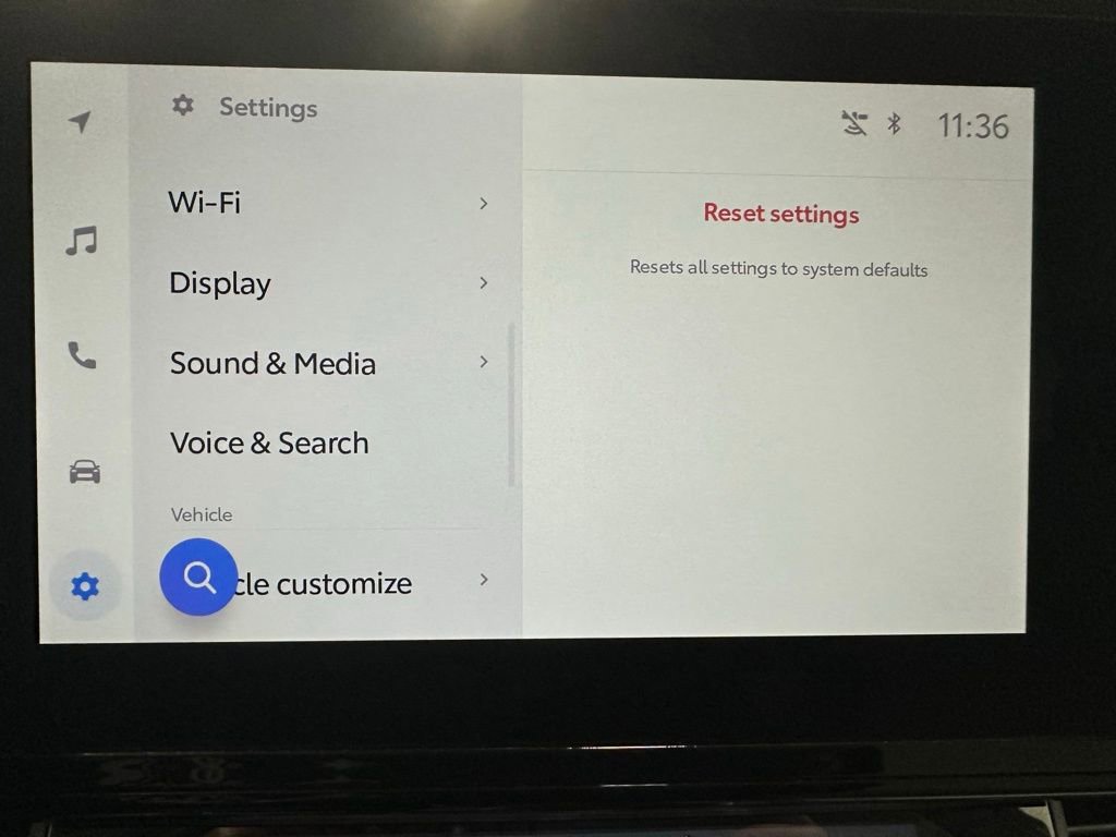 Used 2025 Toyota Sienna LE image 37
