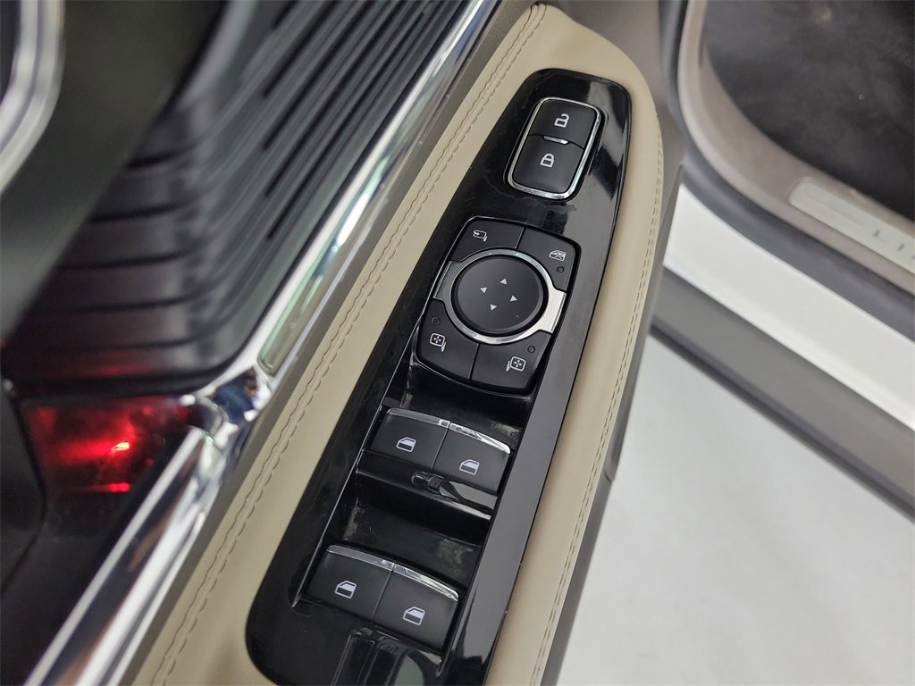 Used 2020 Lincoln Corsair FWD w/ Premium Package image 18