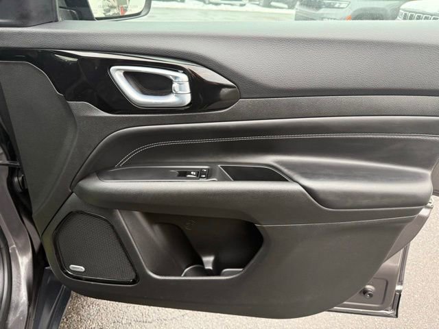 Certified 2023 Jeep Compass Altitude w/ Sun and Sound Group image 31