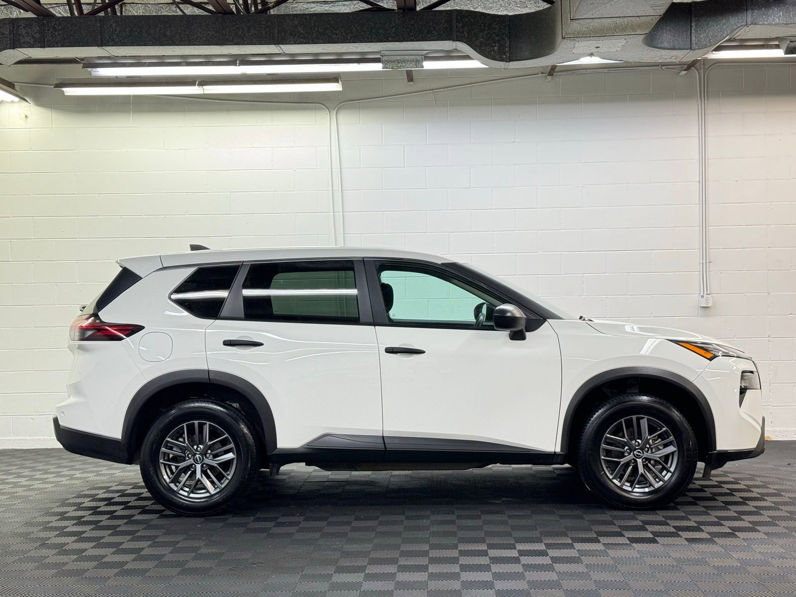 Used 2024 Nissan Rogue S image 4
