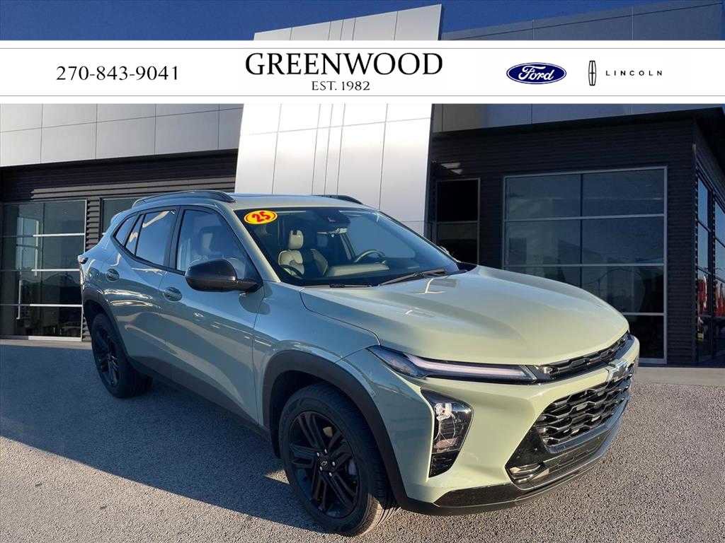 Used 2025 Chevrolet Trax ACTIV w/ Sunroof Package image 1