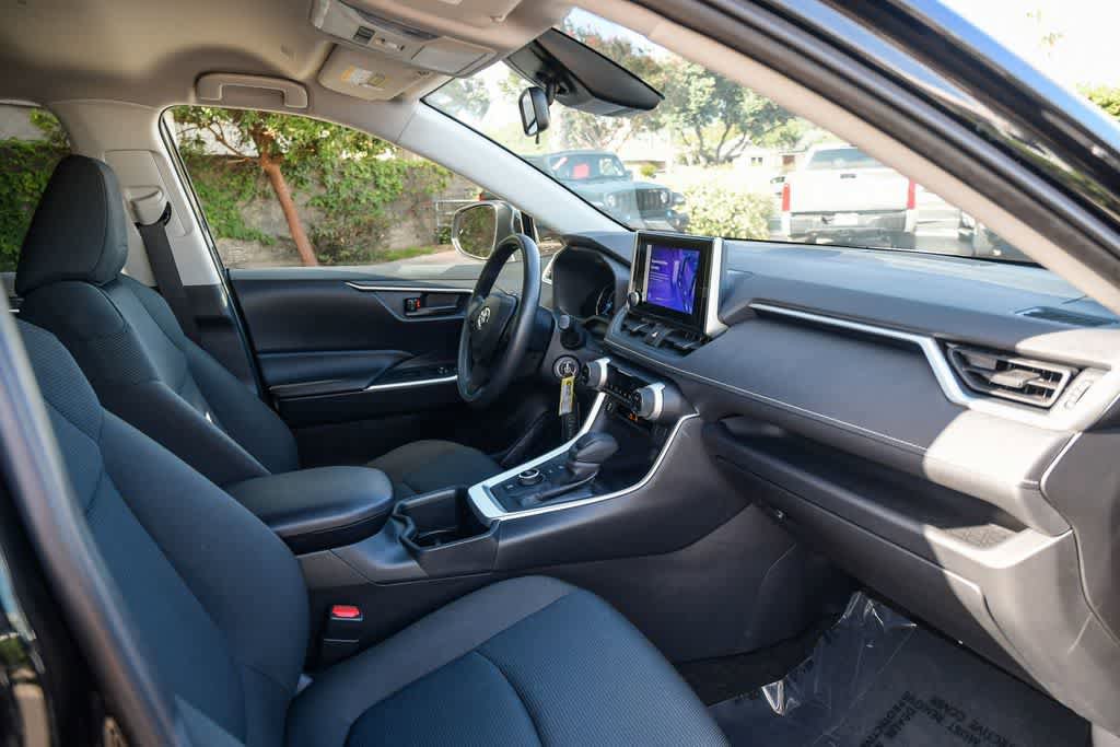Used 2025 Toyota RAV4 LE AWD/4WD image 15