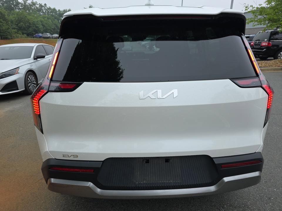 Used 2024 Kia EV9 Light Long Range RWD image 7