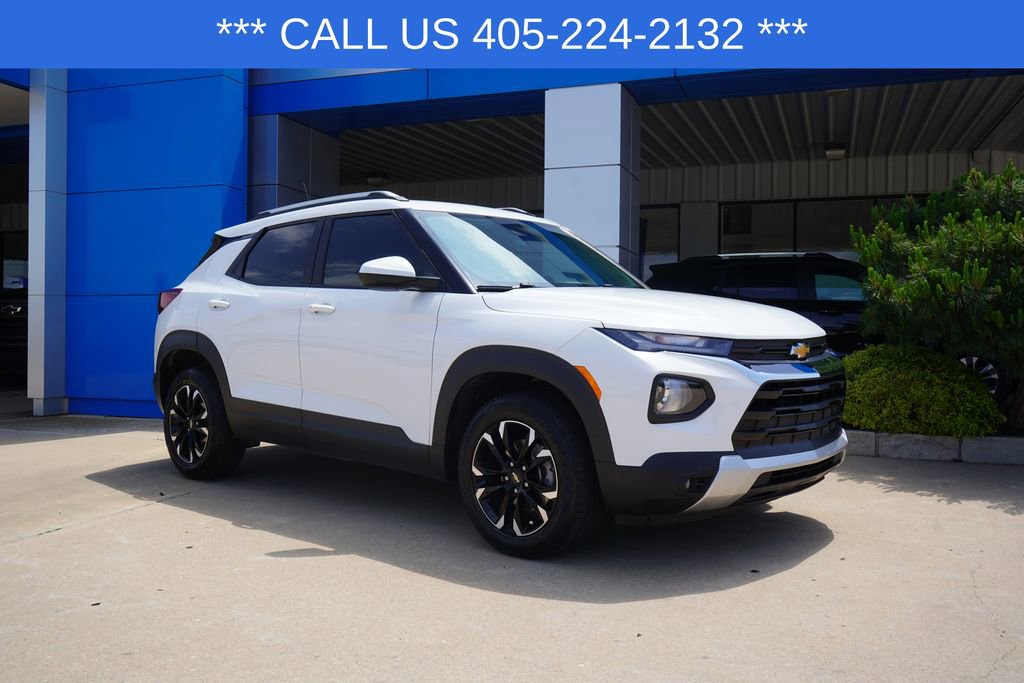 Used 2023 Chevrolet TrailBlazer LT w/ Convenience Package AWD/4WD image 2