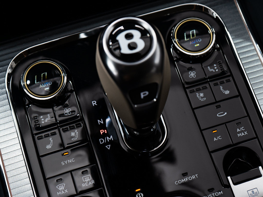Certified 2026 Bentley Flying Spur Azure AWD/4WD image 33