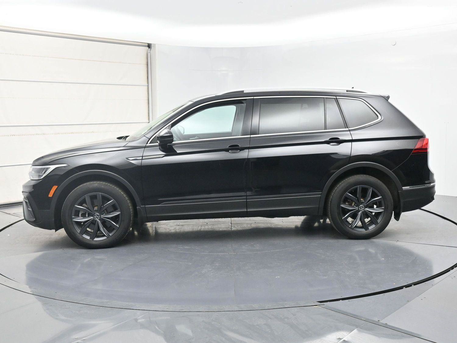 Used 2022 Volkswagen Tiguan SE w/ Panoramic Sunroof Package AWD/4WD image 21