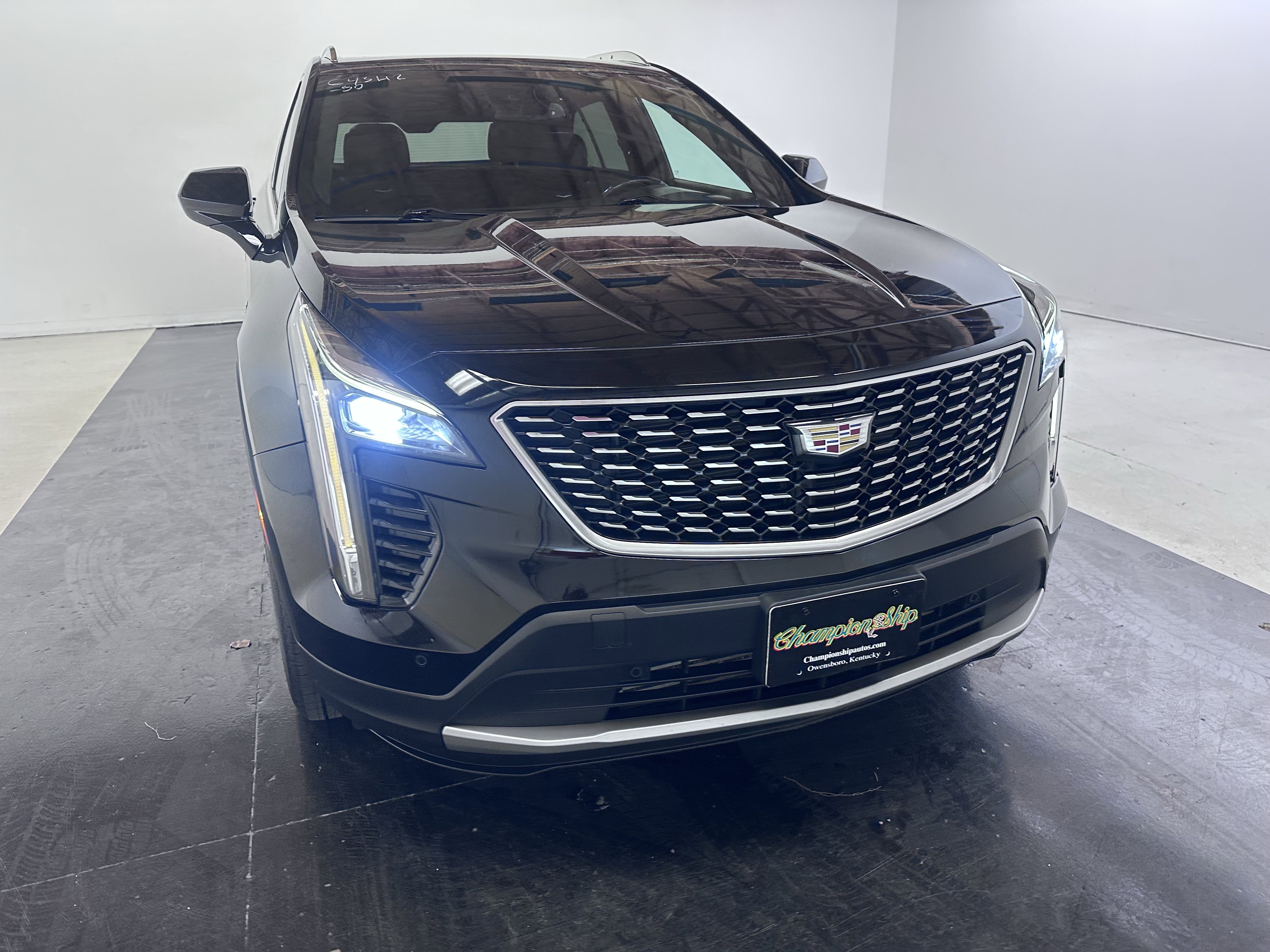 Used 2019 Cadillac XT4 Premium Luxury image 3