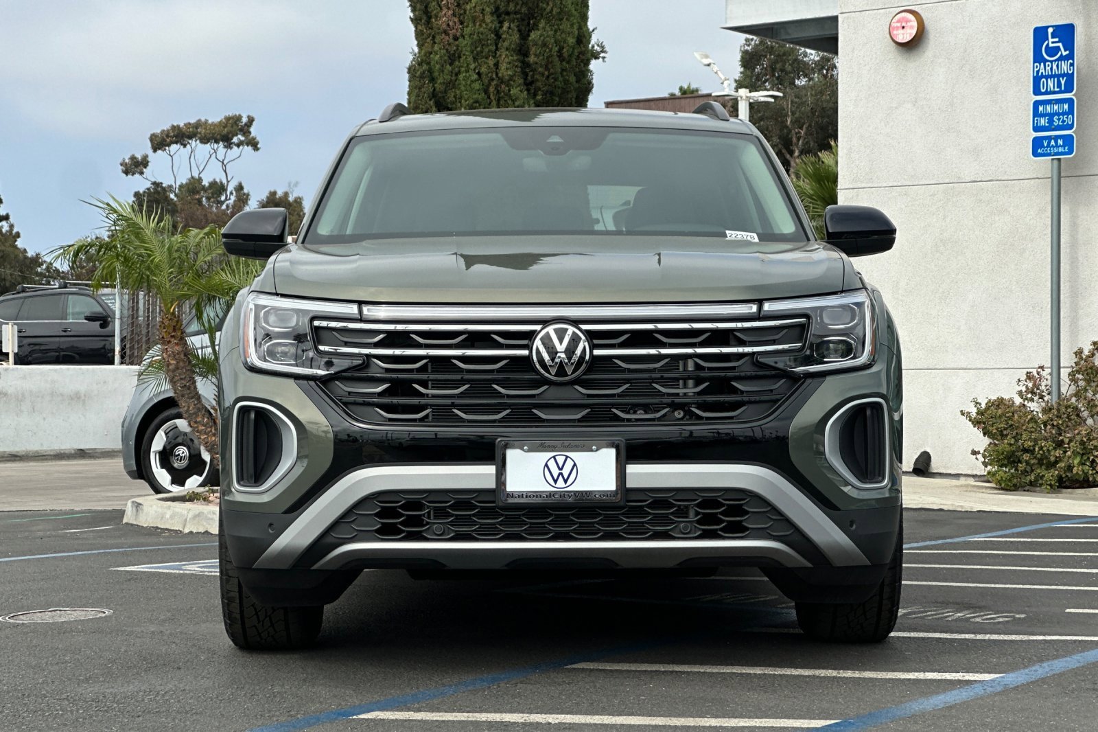 New 2025 Volkswagen Atlas Peak Edition SE image 3