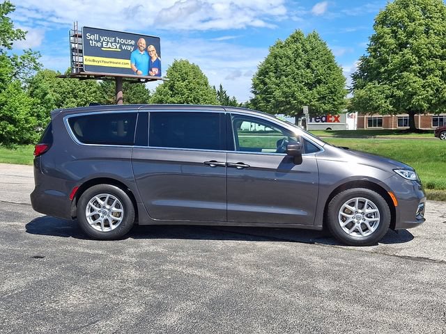 Certified 2023 Chrysler Pacifica Touring-L FWD image 7