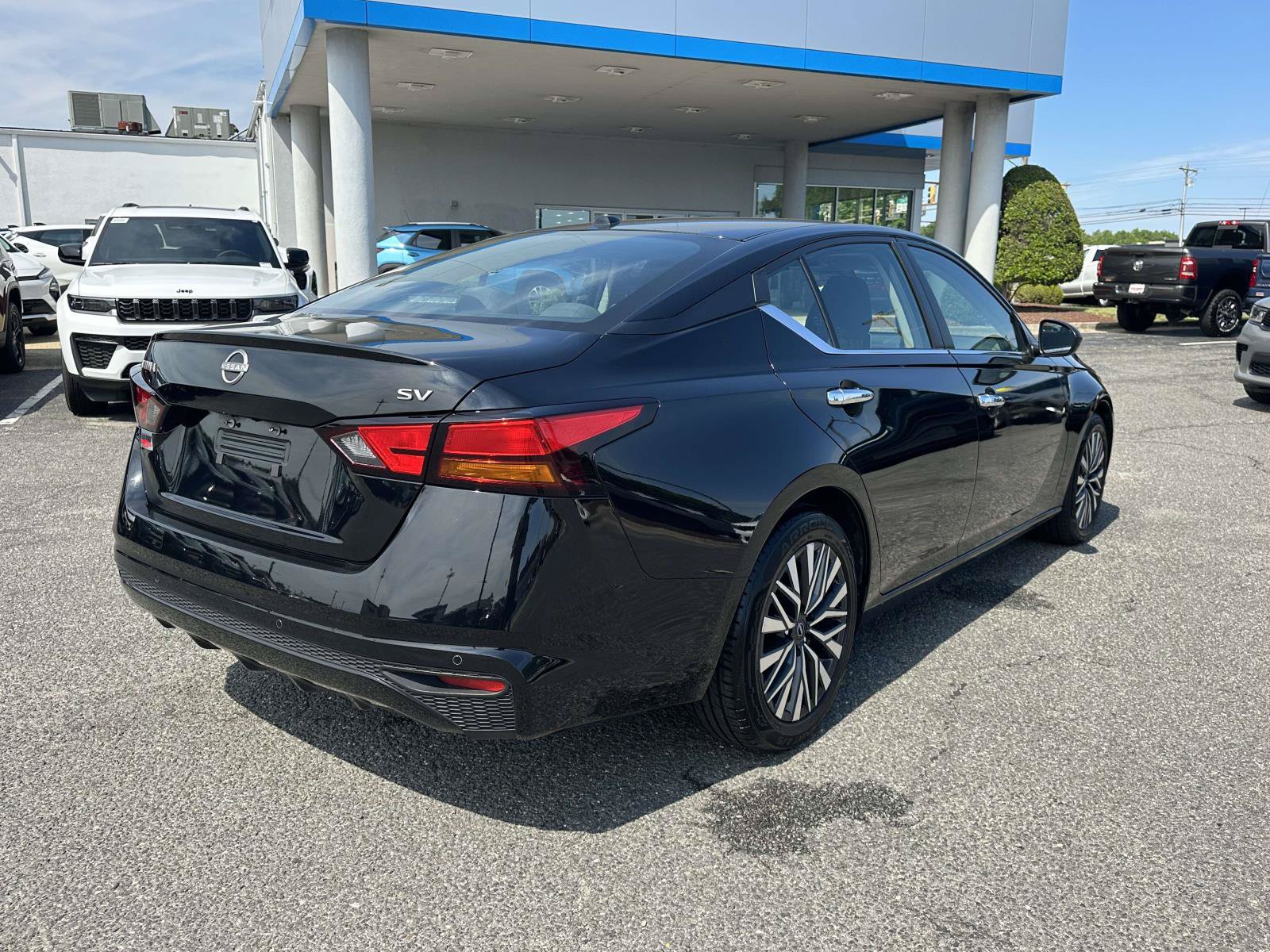 Used 2024 Nissan Altima 2.5 SV FWD image 6