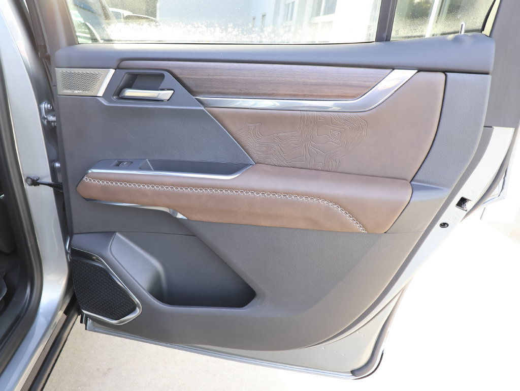 New 2027 GMC Acadia Denali Ultimate w/ LPO, Floor Liner Package AWD/4WD image 35