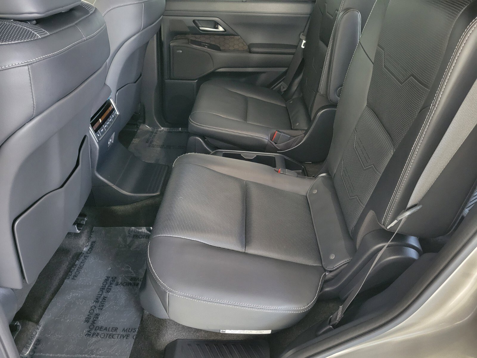 Used 2024 Lexus GX 550 w/ Accessory Package (31) image 12