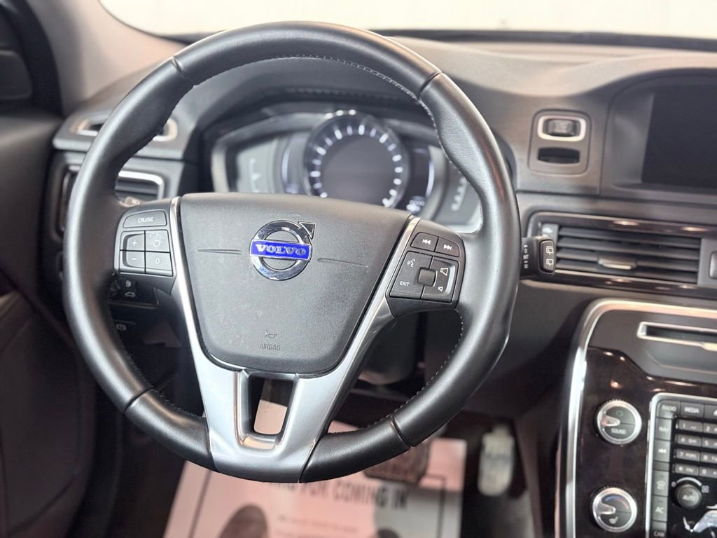 Used 2016 Volvo XC70 T5 Premier w/ Proximity Package image 12