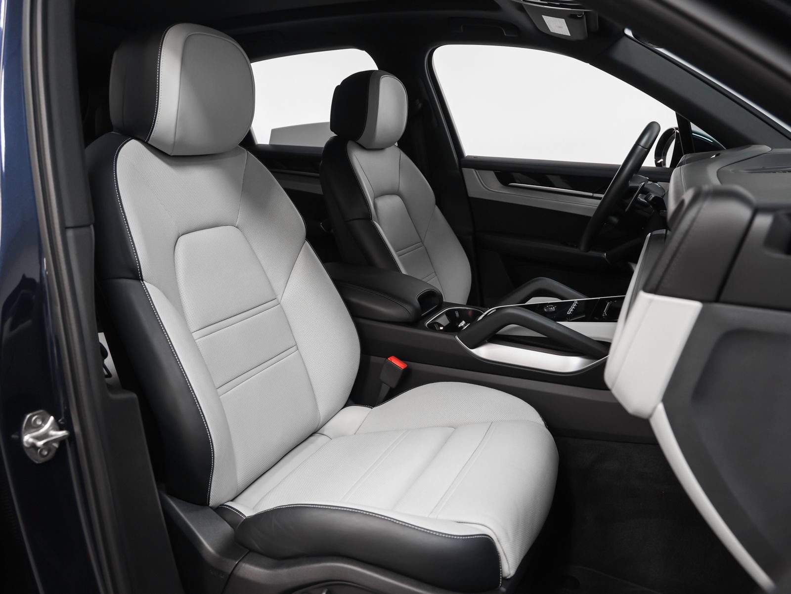 Certified 2024 Porsche Cayenne S w/ Premium Package Plus AWD/4WD image 23