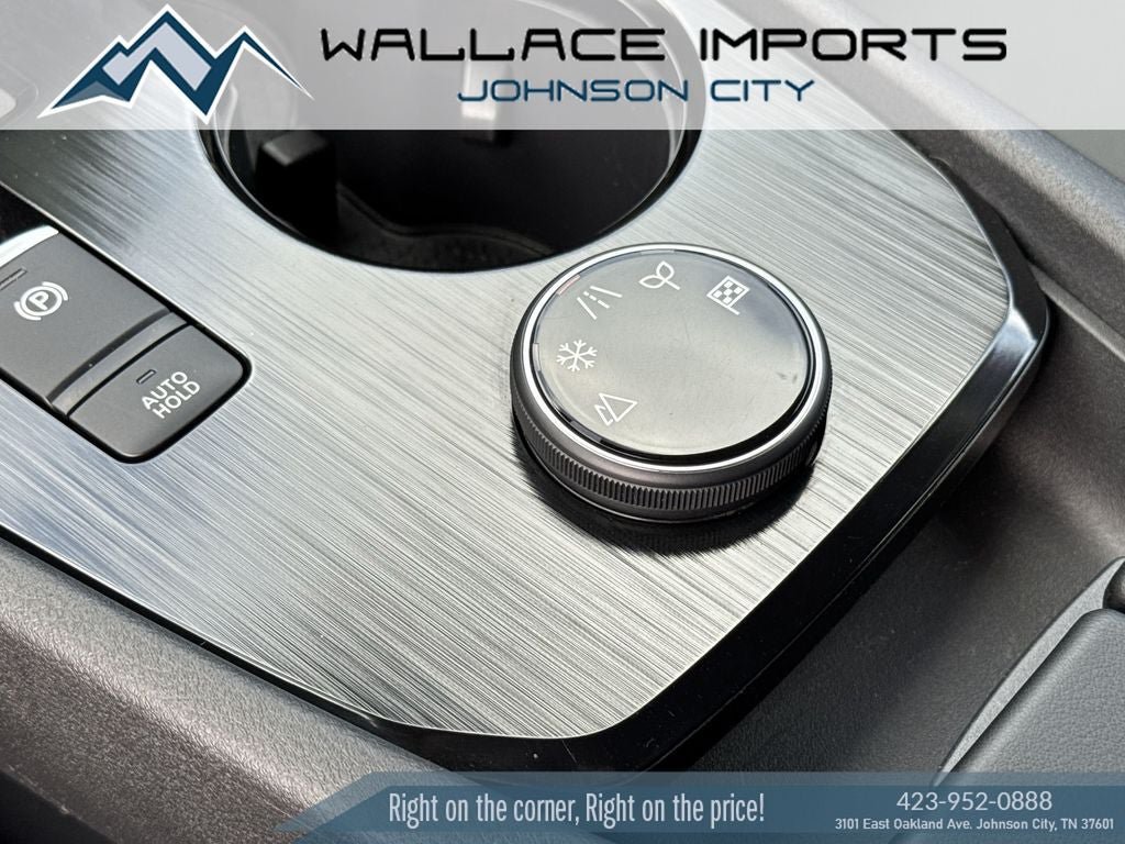Used 2025 Nissan Rogue SL AWD/4WD image 27