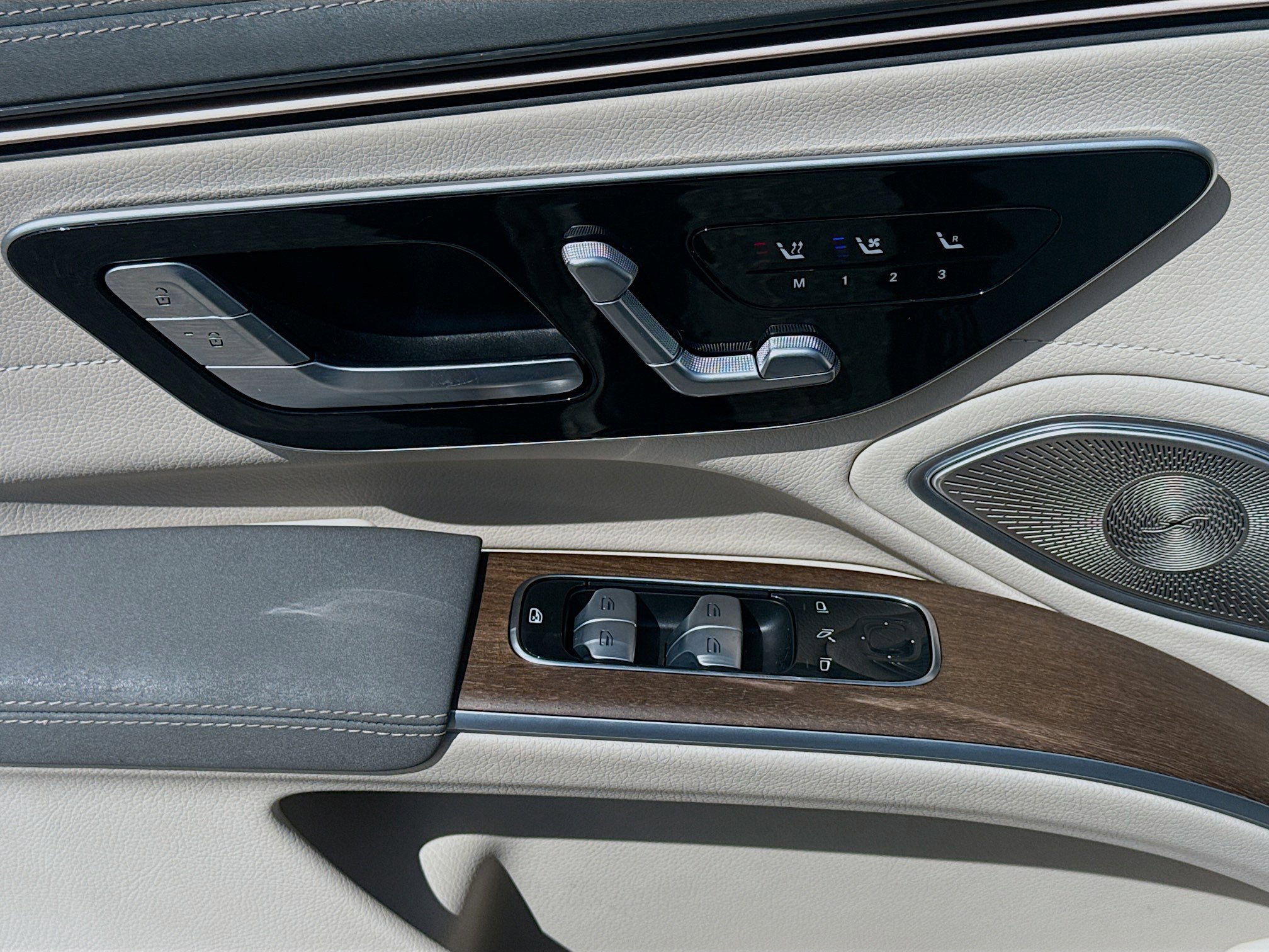 Used 2022 Mercedes-Benz EQS 450+ Sedan image 17