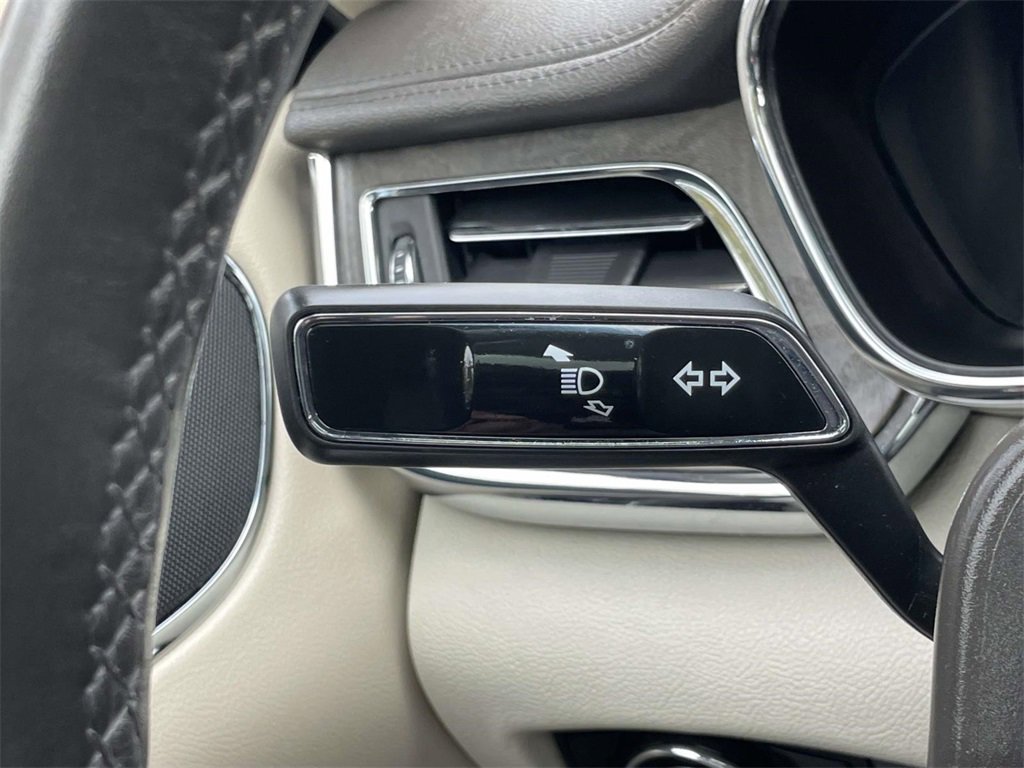 Used 2017 Lincoln Continental Select w/ Climate Package image 19