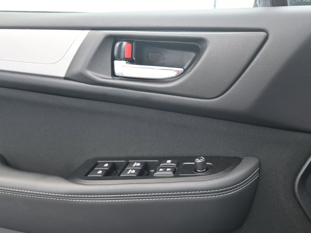 Used 2019 Subaru Outback 2.5i Premium image 12