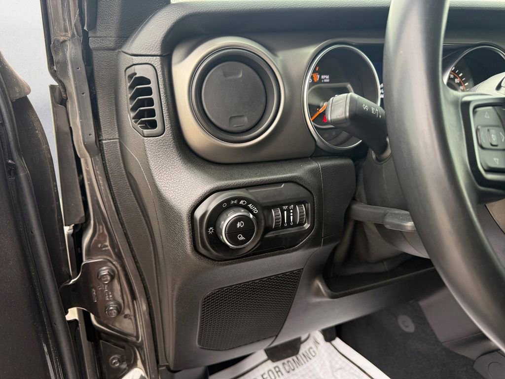 Used 2021 Jeep Gladiator Sport image 19