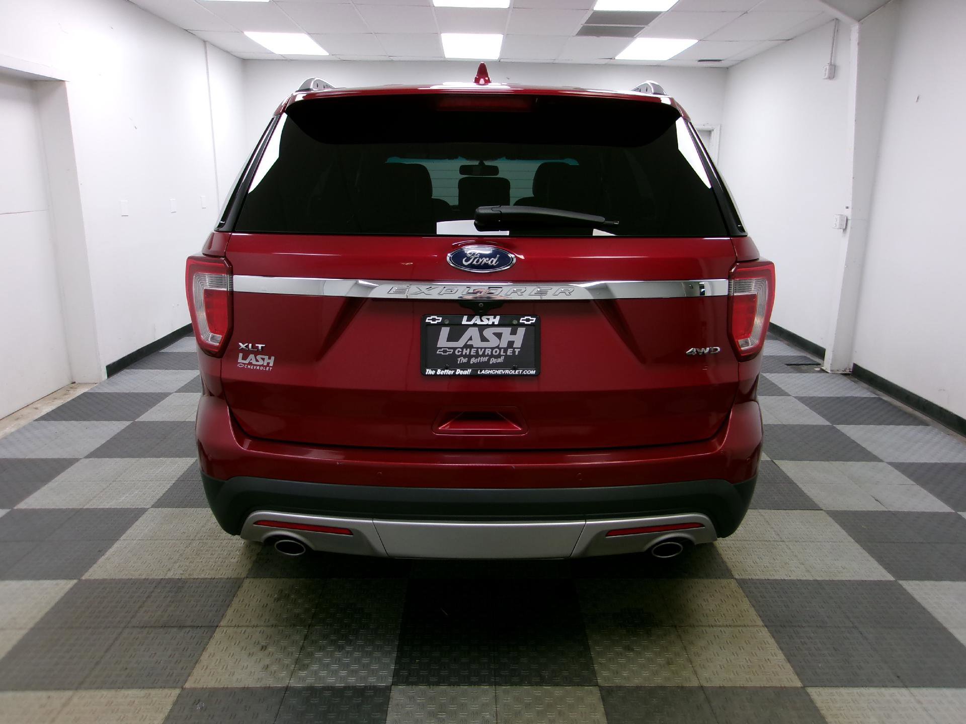 Used 2017 Ford Explorer XLT w/ Equipment Group 202A image 12