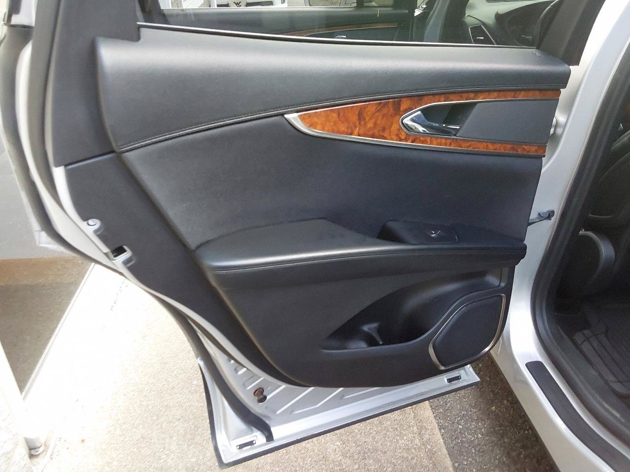 Used 2018 Lincoln MKX Select w/ Select Plus Package AWD/4WD image 18