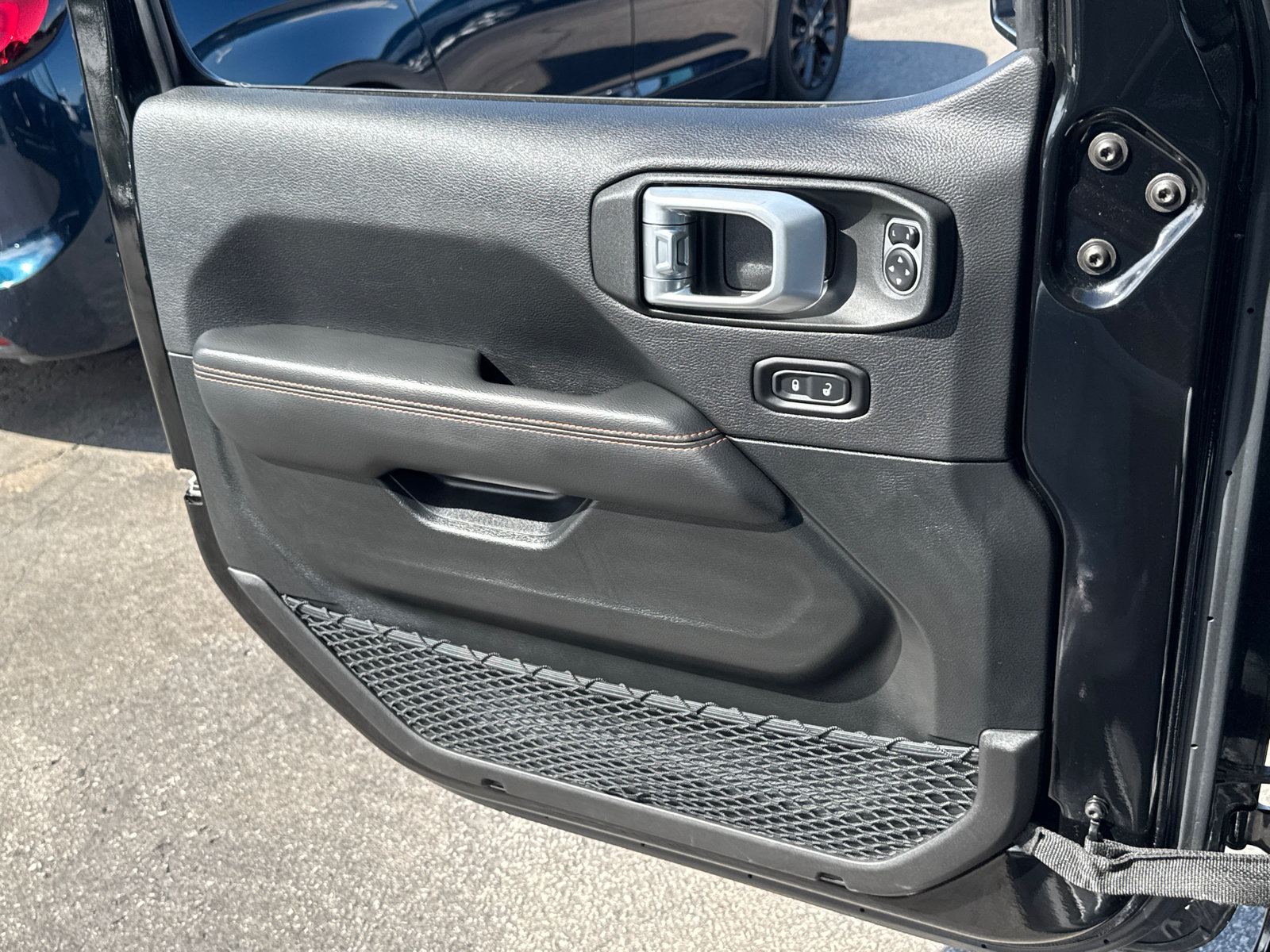 Used 2022 Jeep Gladiator Mojave w/ Cold Weather Group AWD/4WD image 17