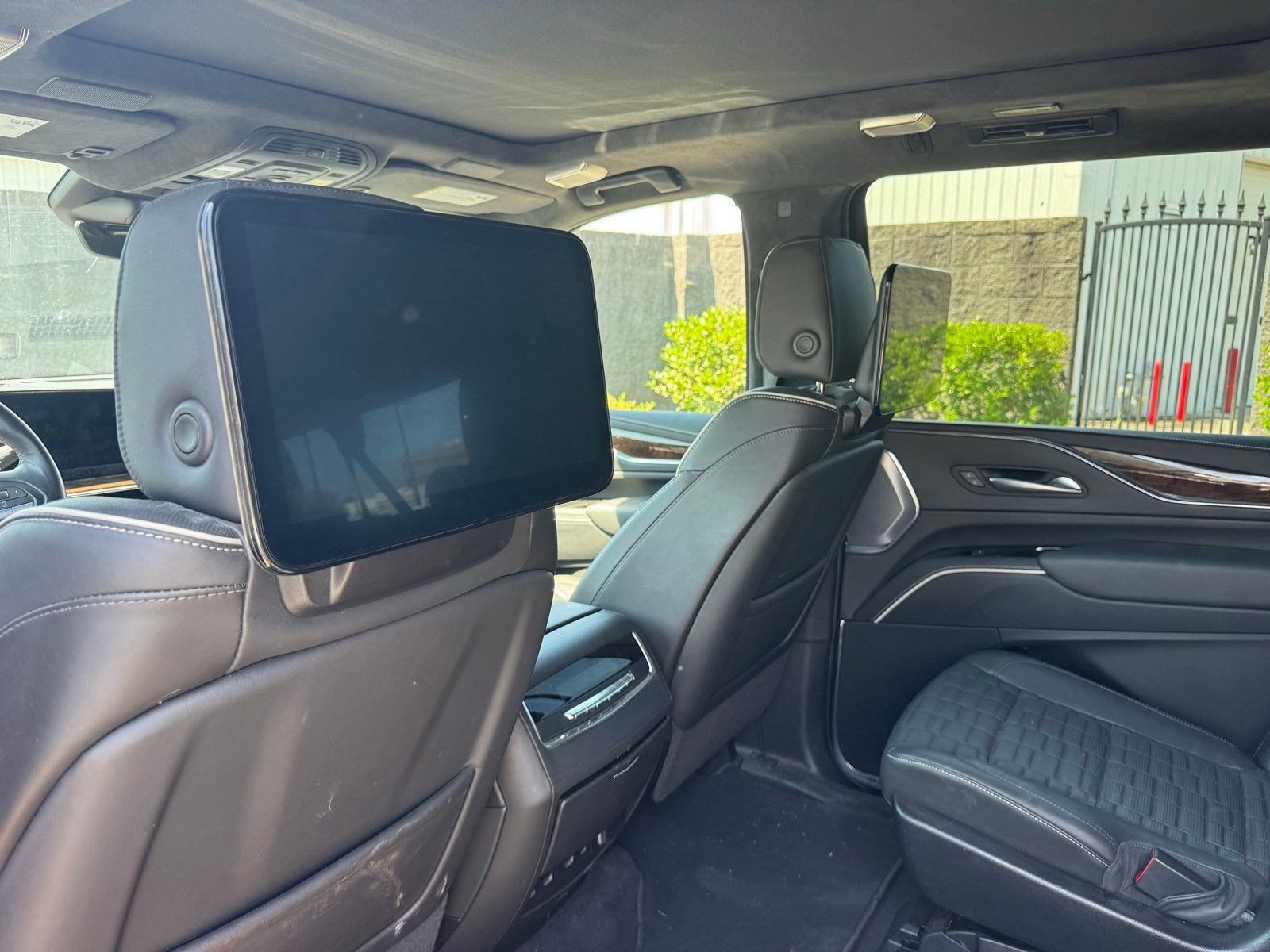 Certified 2023 Cadillac Escalade ESV Premium Luxury Platinum AWD/4WD image 12