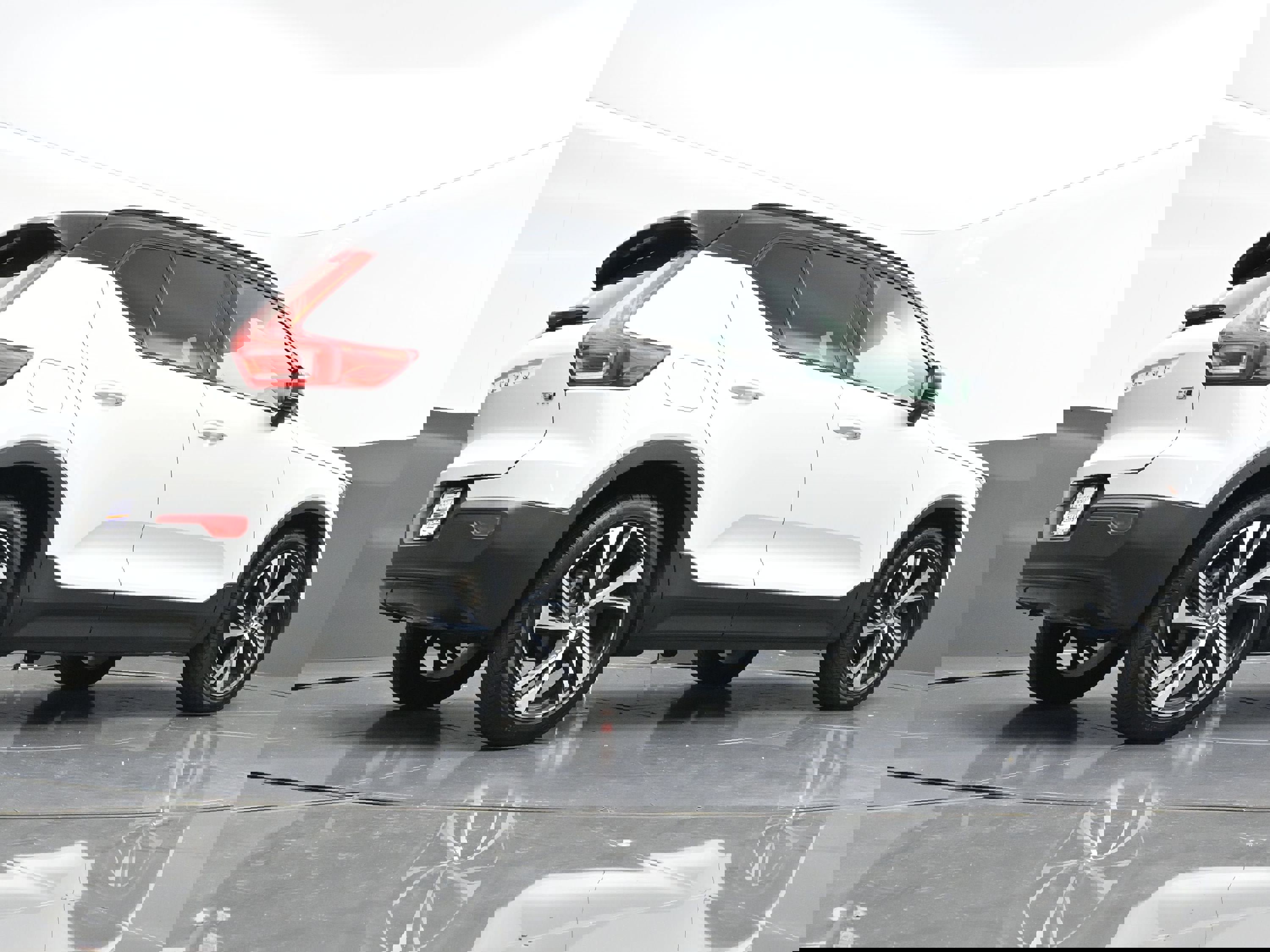Used 2022 Volvo XC40 T5 R-Design image 58