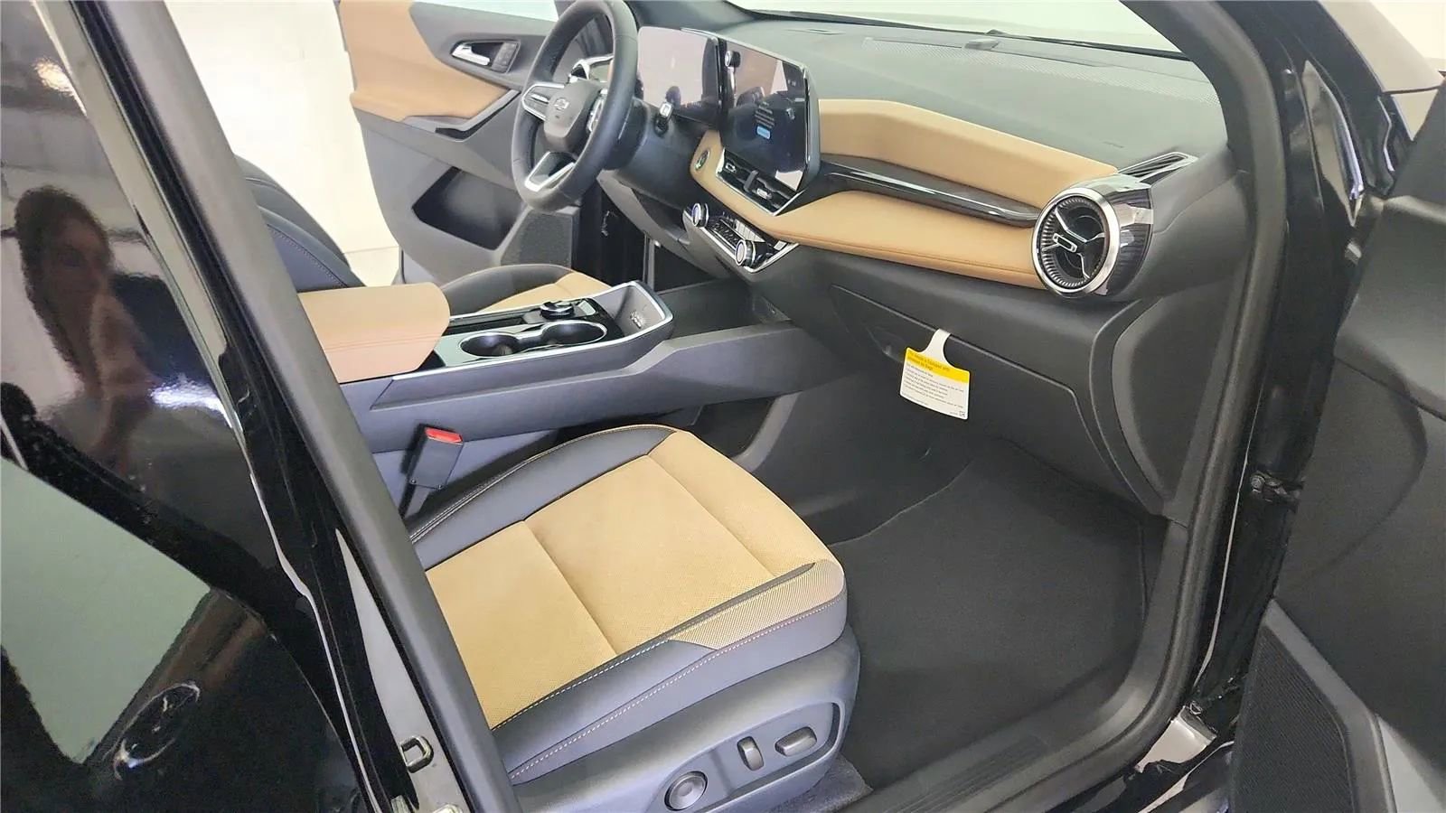 New 2026 Chevrolet Equinox ACTIV w/ Convenience Package III AWD/4WD image 36