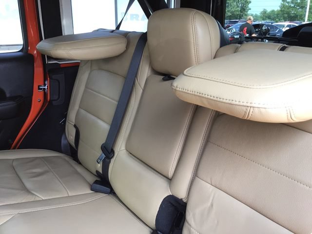 Used 2018 Jeep Wrangler Unlimited Sahara w/ Cold Weather Group AWD/4WD image 43