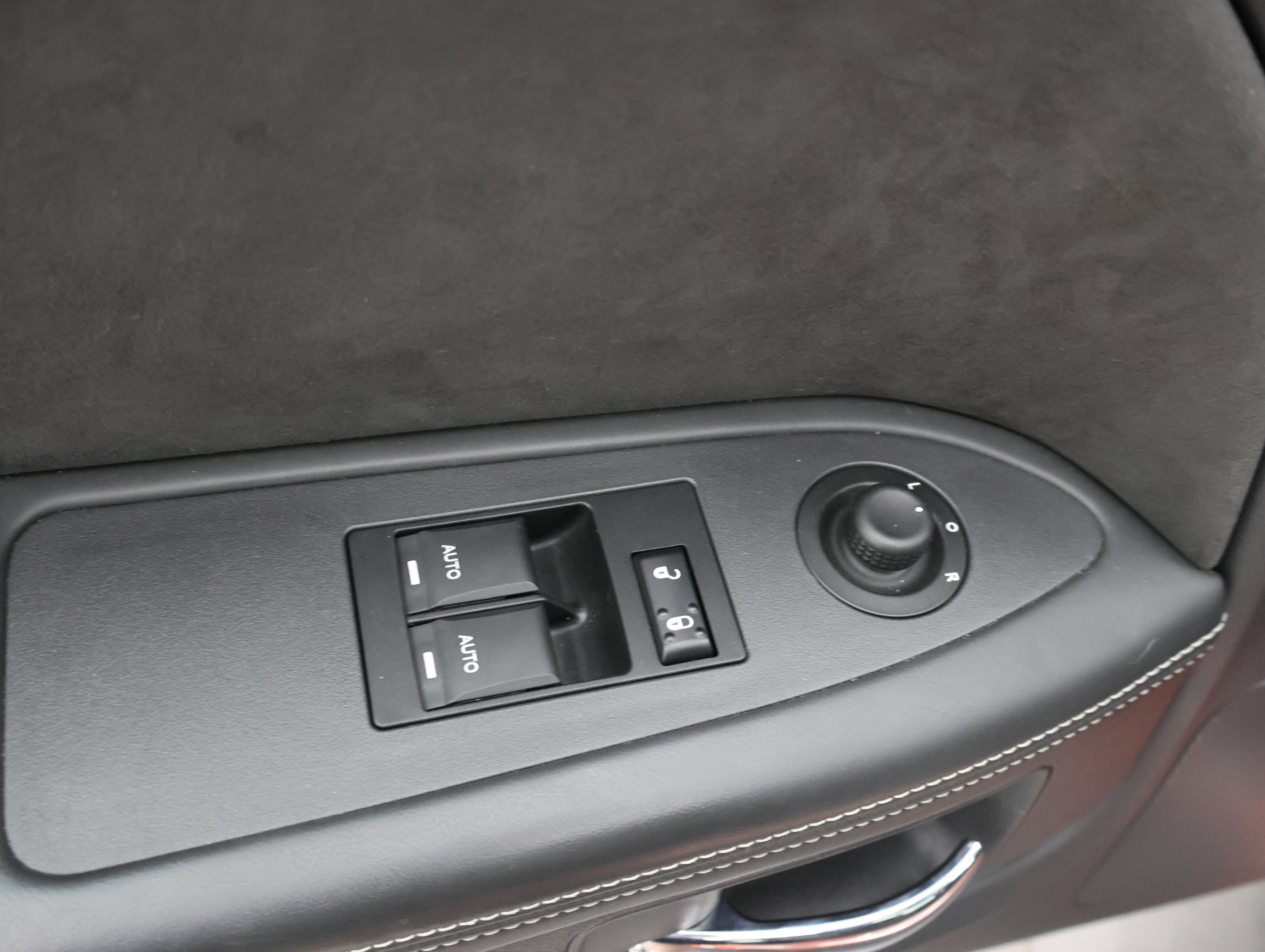 Used 2009 Dodge Challenger SRT8 w/ SRT Option Group II RWD image 35