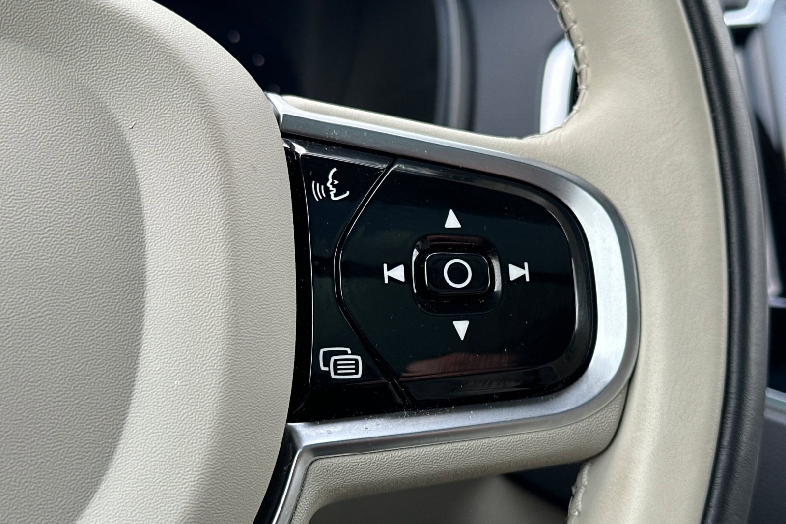 Used 2023 Volvo XC90 T8 Ultimate image 30