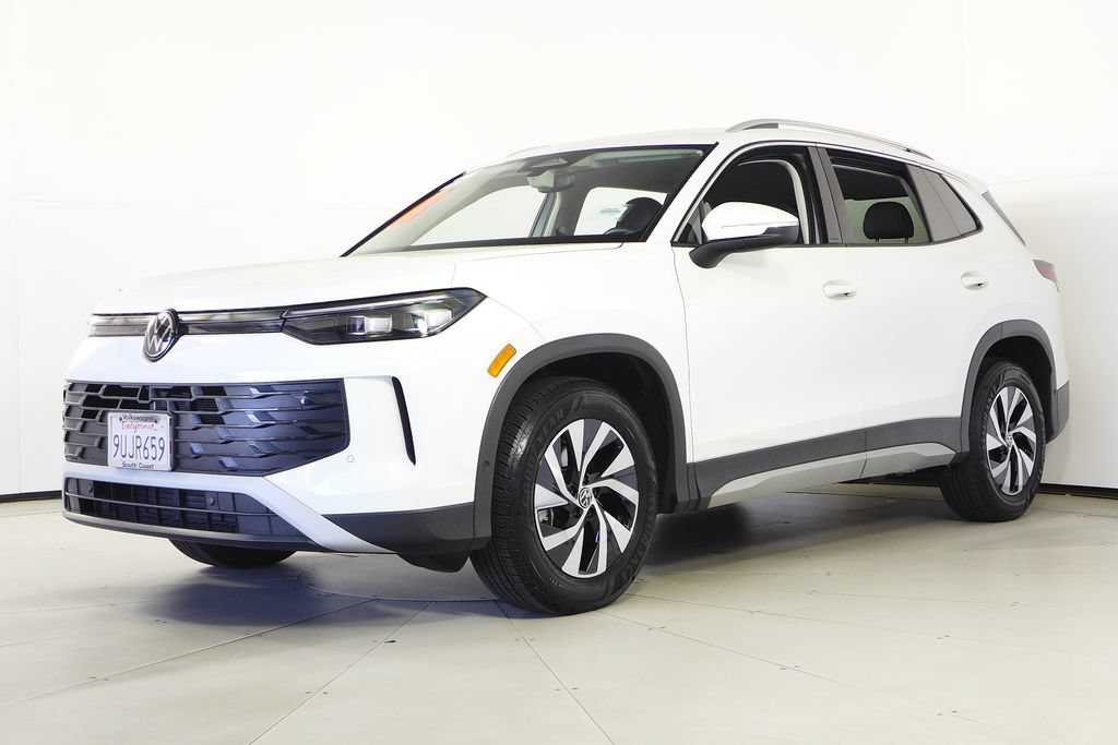 Used 2025 Volkswagen Tiguan S FWD image 2