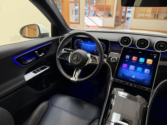 Used 2025 Mercedes-Benz GLC 300 image 9