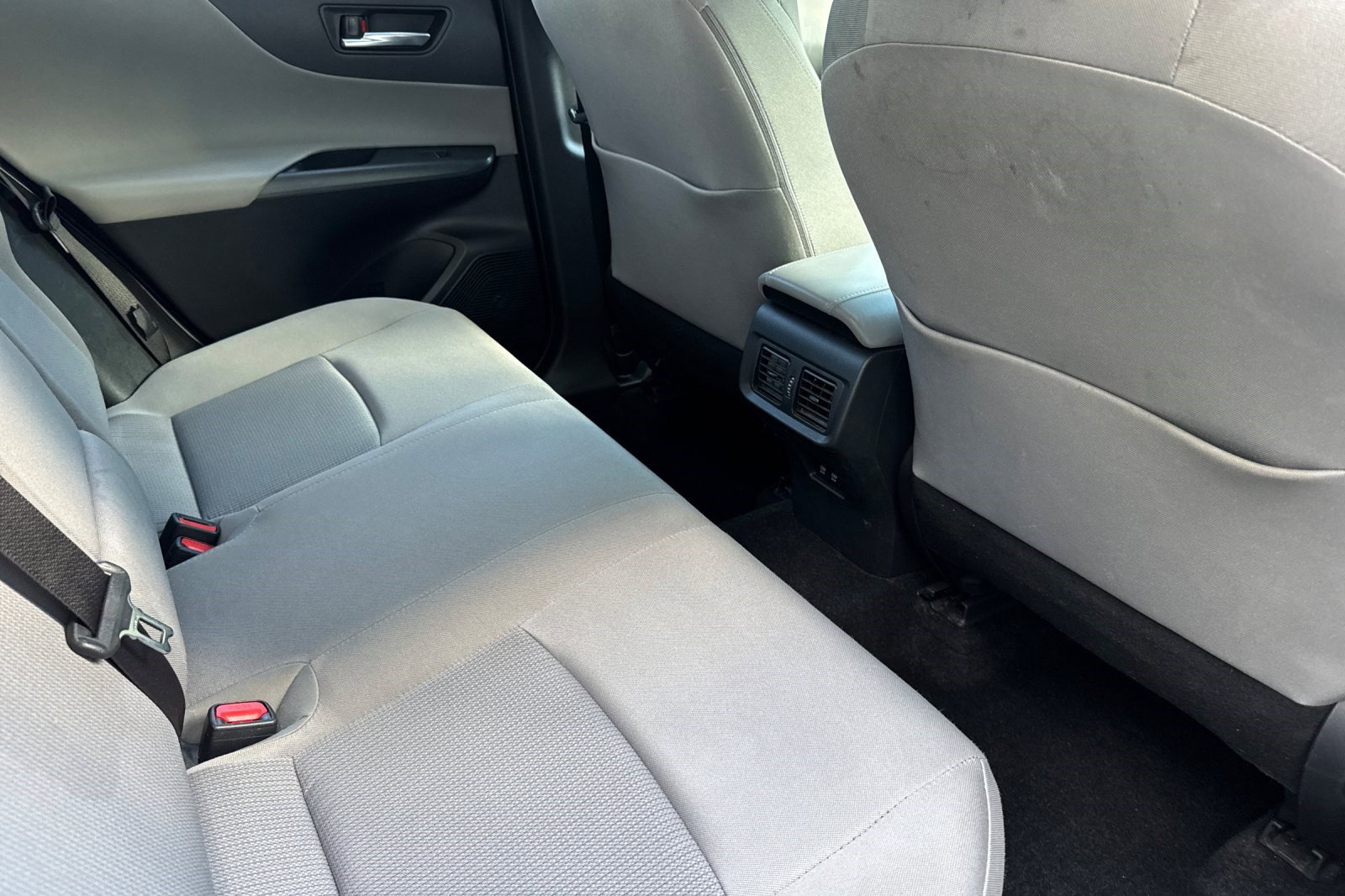 Used 2021 Toyota Venza LE AWD/4WD image 29