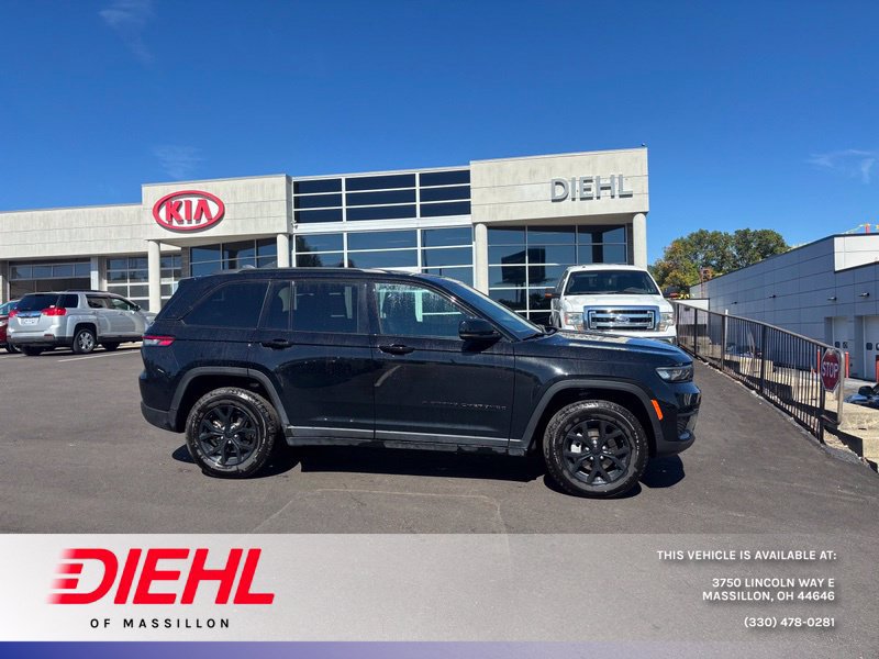 Used 2025 Jeep Grand Cherokee Altitude AWD/4WD image 1