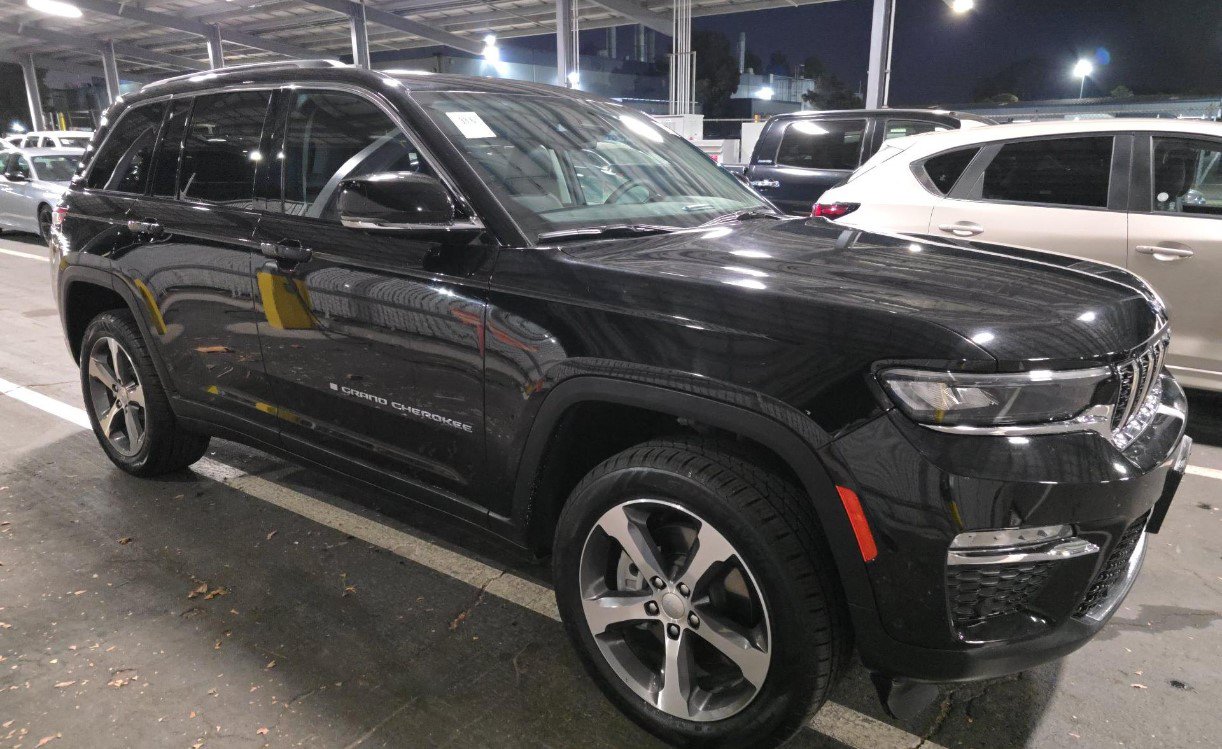 Used 2024 Jeep Grand Cherokee Limited 4xe w/ Luxury Tech Group II AWD/4WD image 2