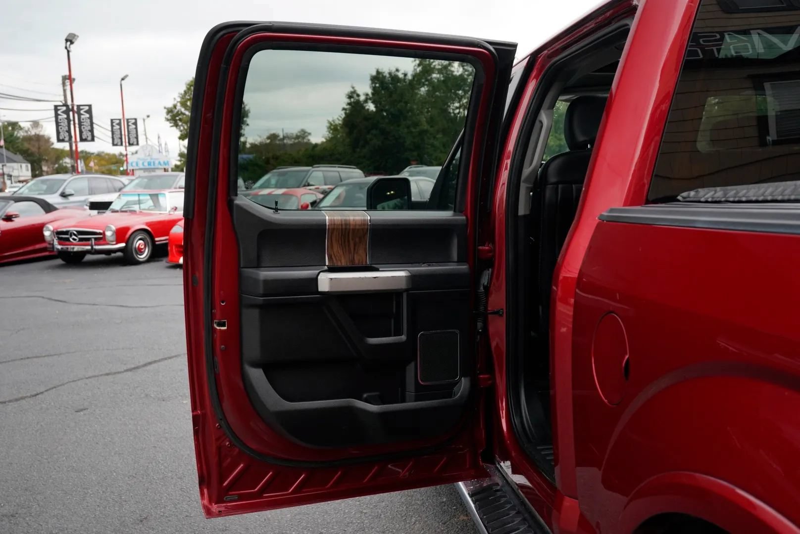 Used 2019 Ford F150 Lariat AWD/4WD image 29