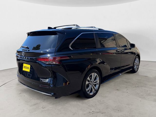 Used 2023 Toyota Sienna Platinum FWD image 5