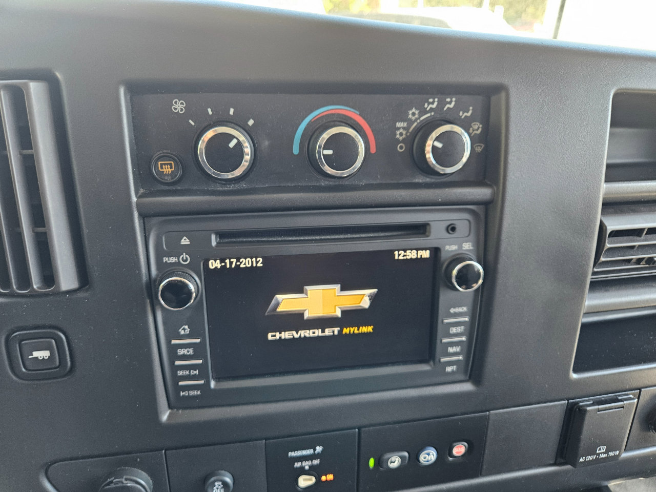 Used 2017 Chevrolet Express 3500 Extended image 10