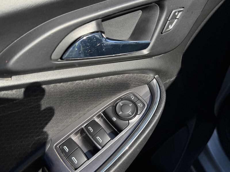 Used 2020 Chevrolet Malibu LT FWD image 21