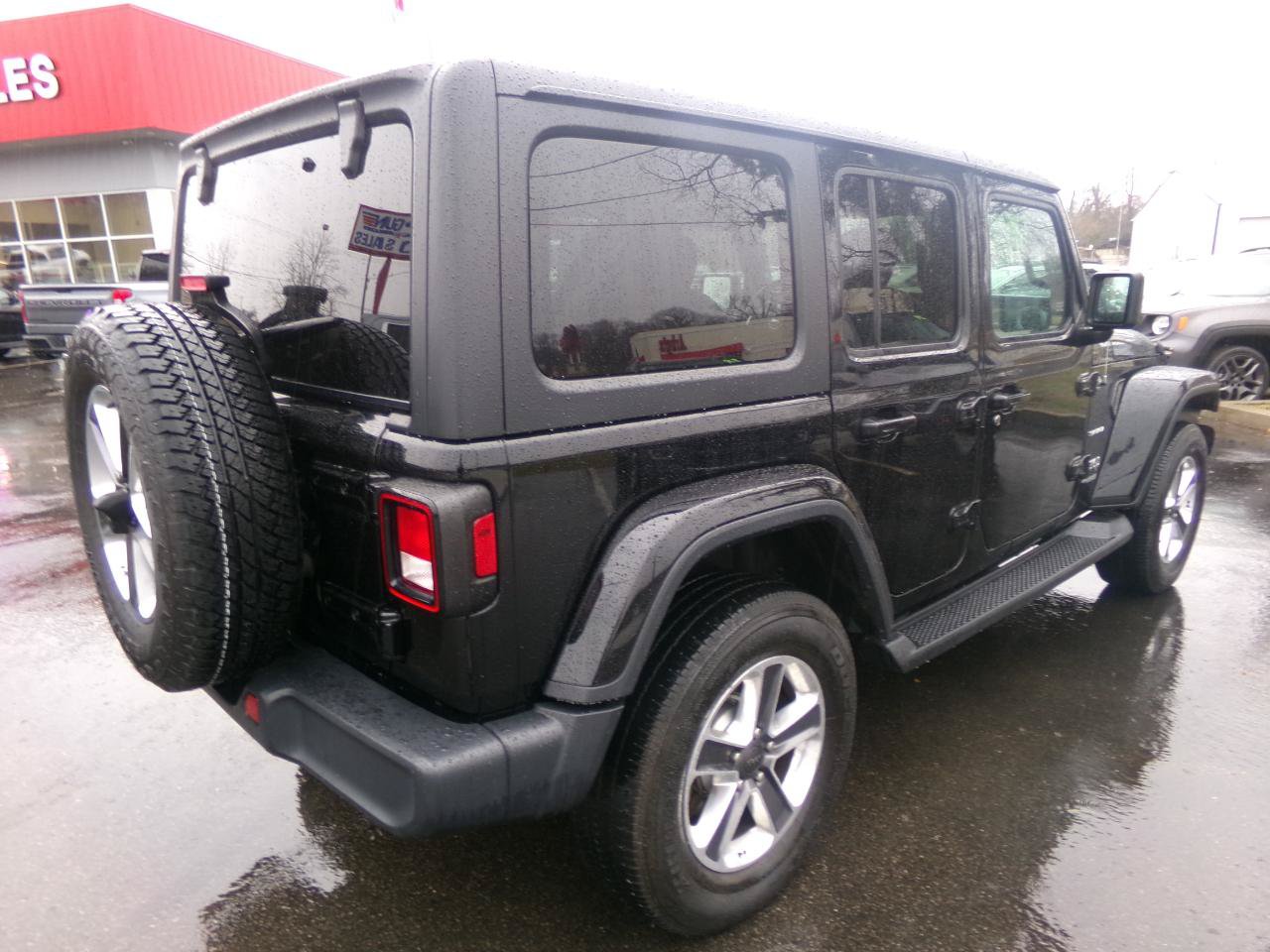 Used 2021 Jeep Wrangler Unlimited Sahara w/ Cold Weather Group AWD/4WD image 3